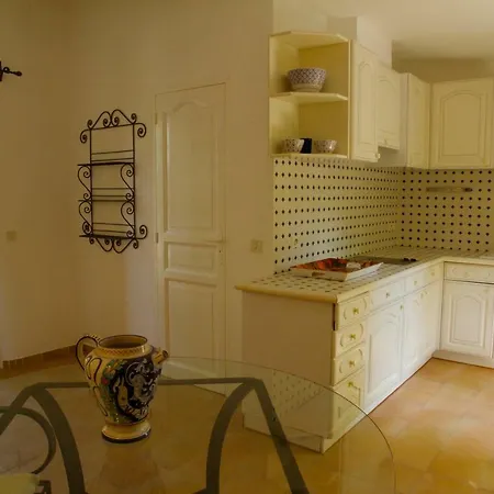 Gites La Tulisse A La Romaine Guest house